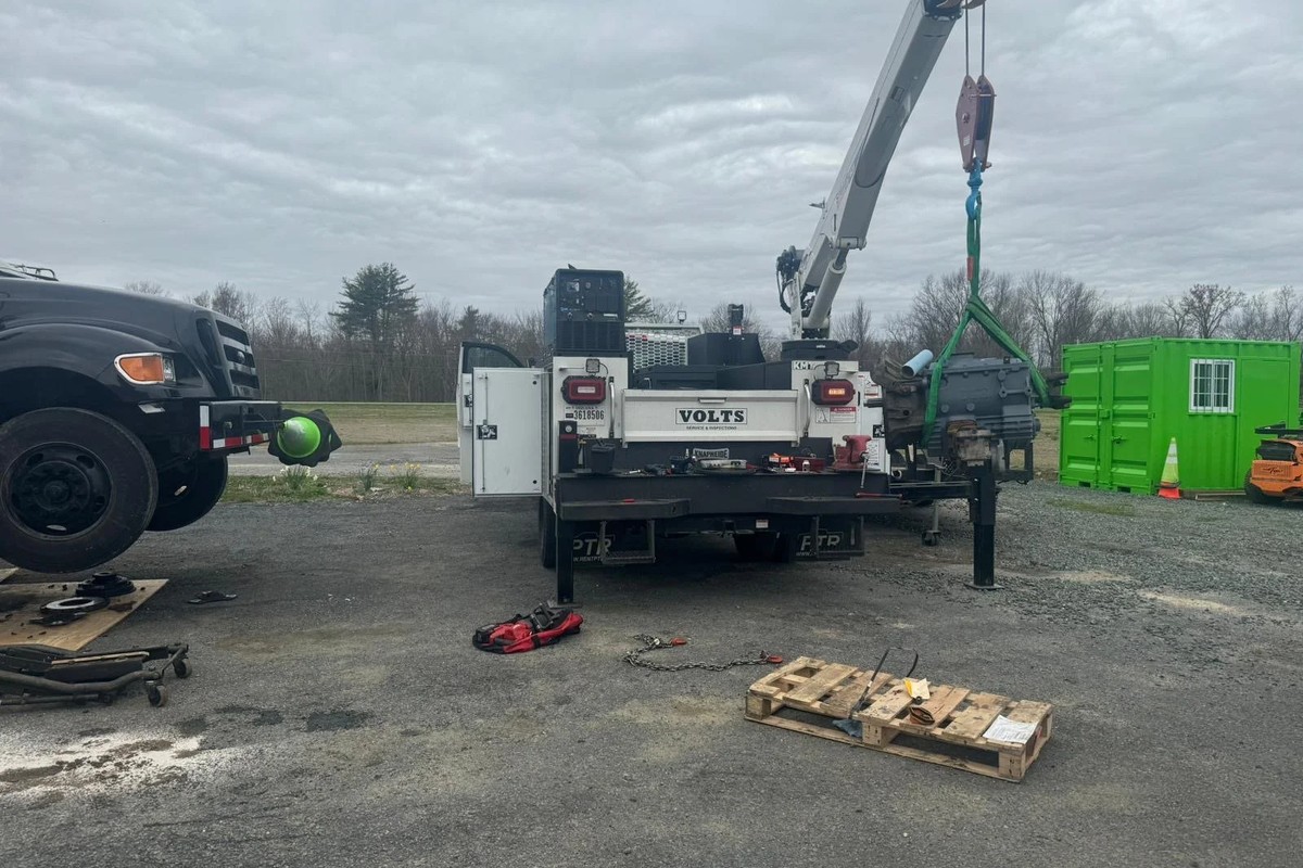 VOLTS crane lifting a heavy drivetrain component